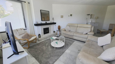 2 Bedroom Middle Floor Apartment in Calahonda - Image 3