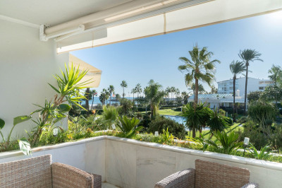2 Bedroom Middle Floor Apartment in Marbella - Image 4