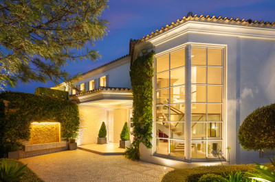6 Bedroom Detached Villa in Nueva Andalucía - Image 3