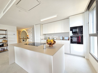 3 Bedroom Middle Floor Apartment in Selwo