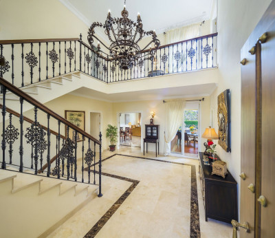 4 Bedroom Detached Villa in Elviria - Image 3