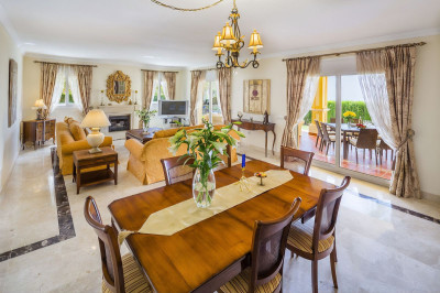 4 Bedroom Detached Villa in Elviria - Image 4