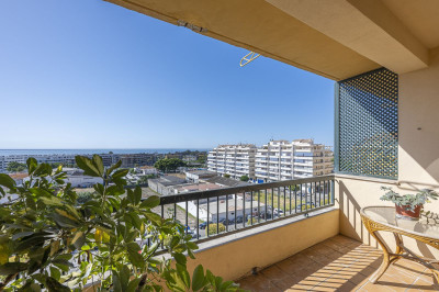 3 Bedroom Middle Floor Apartment in San Pedro de Alcántara - Image 1