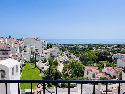 2 Bedroom Middle Floor Apartment in Calahonda - Image 1