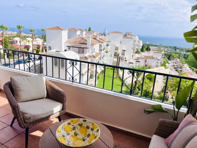 2 Bedroom Middle Floor Apartment in Calahonda - Image 2