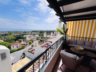 2 Bedroom Middle Floor Apartment in Calahonda - Image 3