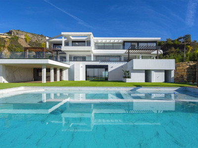 5 Bedroom Detached Villa in Benahavís - Image 1