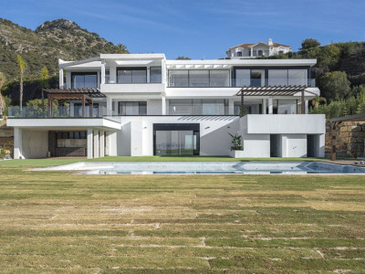 5 Bedroom Detached Villa in Benahavís - Image 2
