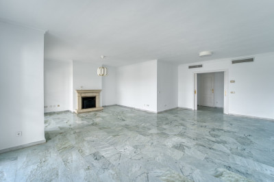 5 Bedroom Penthouse Duplex in Guadalmina Baja