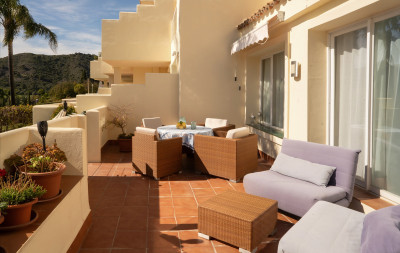 2 Bedroom Ground Floor Apartment in Benahavís - Image 3