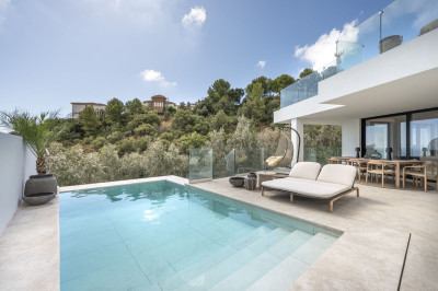 5 Bedroom Detached Villa in Benalmadena - Image 2