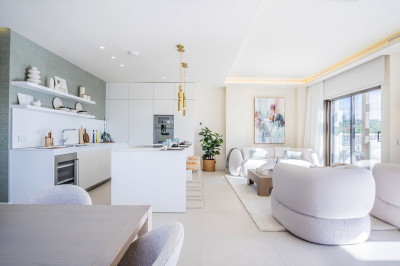 4 Bedroom Detached Villa in New Golden Mile - Image 2