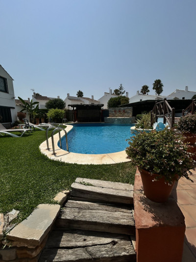 3 Bedroom Townhouse in San Pedro de Alcántara - Image 5