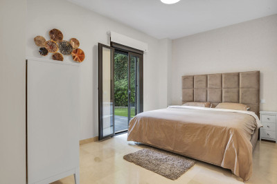2 Bedroom Ground Floor Apartment in Los Flamingos - Image 5