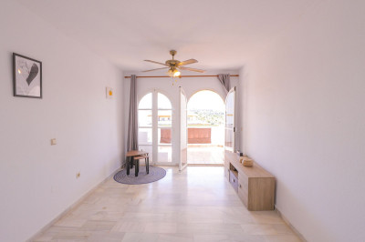 2 Bedroom Middle Floor Apartment in El Faro - Image 5