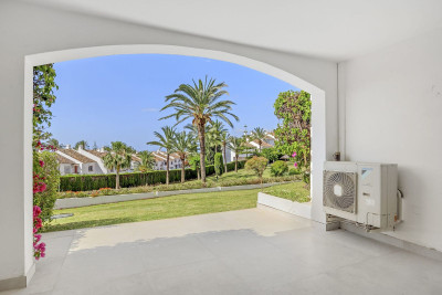 3 Bedroom Ground Floor Apartment in Nueva Andalucía - Image 2