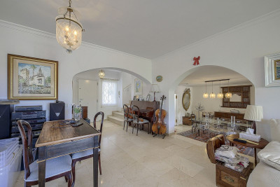 5 Bedroom Detached Villa in Marbella - Image 2