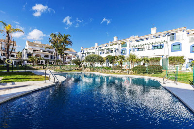 4 Bedroom Townhouse in San Pedro de Alcántara - Image 1