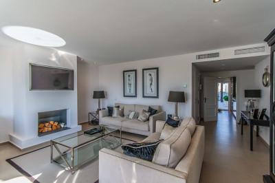 4 Bedroom Penthouse in Elviria - Image 3