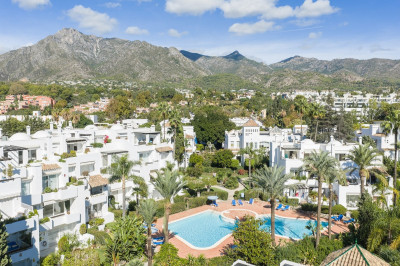 4 Bedroom Ground Floor Apartment in Marbella - Image 2