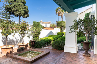 6 Bedroom Detached Villa in Guadalmina Baja - Image 3