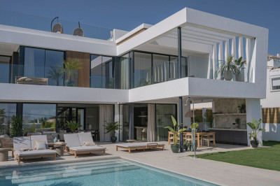 4 Bedroom Detached Villa in Marbesa - Image 1