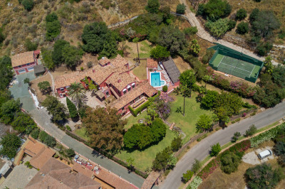 12 Bedroom Detached Villa in Benahavís - Image 2