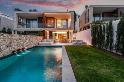 4 Bedroom Semi-Detached House in The Golden Mile - Image 1