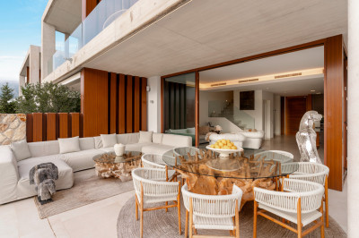 4 Bedroom Semi-Detached House in The Golden Mile - Image 3