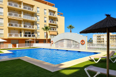 2 Bedroom Middle Floor Apartment in San Luis de Sabinillas - Image 4