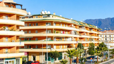 2 Bedroom Middle Floor Apartment in San Luis de Sabinillas - Image 1