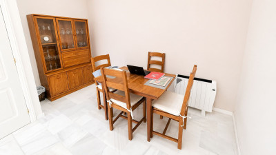 2 Bedroom Middle Floor Apartment in San Luis de Sabinillas - Image 5