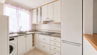 1 Bedroom Middle Floor Apartment in Calahonda - Image 1
