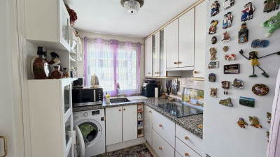 1 Bedroom Middle Floor Apartment in Calahonda - Image 2