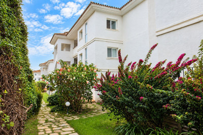 2 Bedroom Middle Floor Apartment in Casares Playa - Image 1
