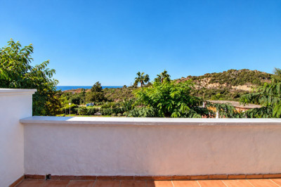 2 Bedroom Middle Floor Apartment in Casares Playa - Image 4