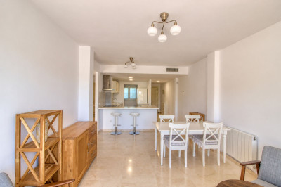 2 Bedroom Middle Floor Apartment in Casares Playa - Image 5