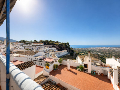 5 Bedroom Semi-Detached House in Mijas - Image 2