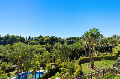 3 Bedroom Middle Floor Apartment in Sierra Blanca - Image 4