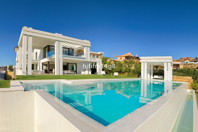 5 Bedroom Detached Villa in Los Flamingos