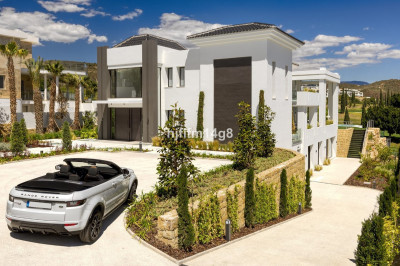 5 Bedroom Detached Villa in Los Flamingos - Image 3