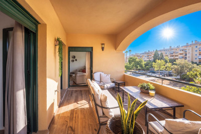 3 Bedroom Middle Floor Apartment in San Pedro de Alcántara - Image 2