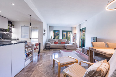 3 Bedroom Middle Floor Apartment in San Pedro de Alcántara - Image 3