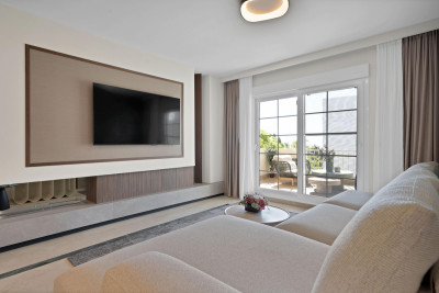 2 Bedroom Middle Floor Apartment in Marbella - Image 4