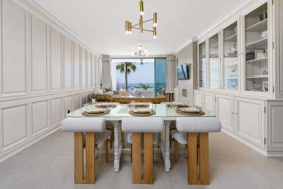 2 Bedroom Middle Floor Apartment in Puerto Banús - Image 1