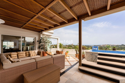 4 Bedroom Penthouse in Nueva Andalucía - Image 3
