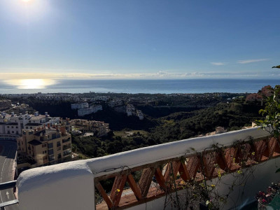 3 Bedroom Penthouse in Calahonda - Image 1