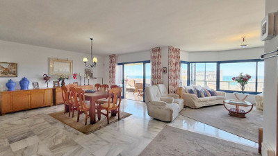 4 Bedroom Middle Floor Apartment in Marbella - Image 2