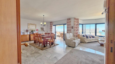 4 Bedroom Middle Floor Apartment in Marbella - Image 3