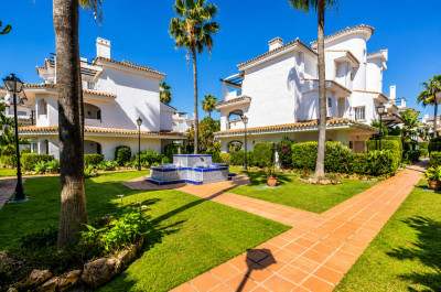 2 Bedroom Middle Floor Apartment in Nueva Andalucía - Image 5